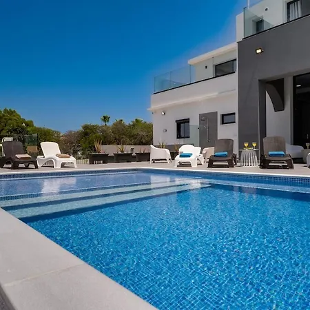Exclusive 7-bdr With Panoramic Views & Saltwater Swimming Pool! * Ajía Nápa